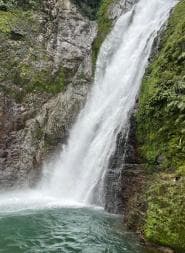 Bonao: Wandern Sie mit Einheimischen zu versteckten tropischen Wasserfällen — Guided tour and outdoor activity